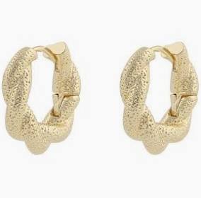 Serena twisted round ear Gold no grupo Brincos / Brincos de ouro em SCANDINAVIAN JEWELRY DESIGN (1312-6500-257)